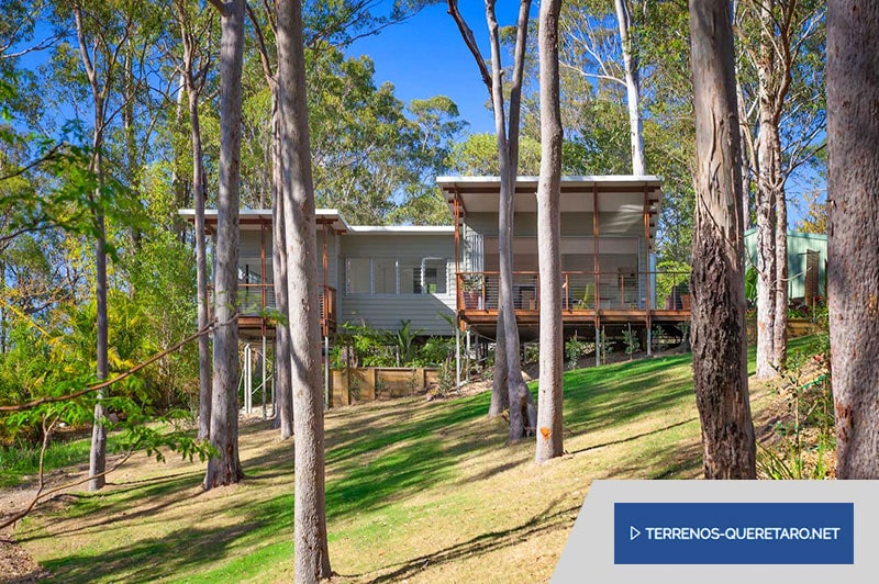 Ideas para terrenos inclinados: Construye tu hogar en armonía con la pendiente